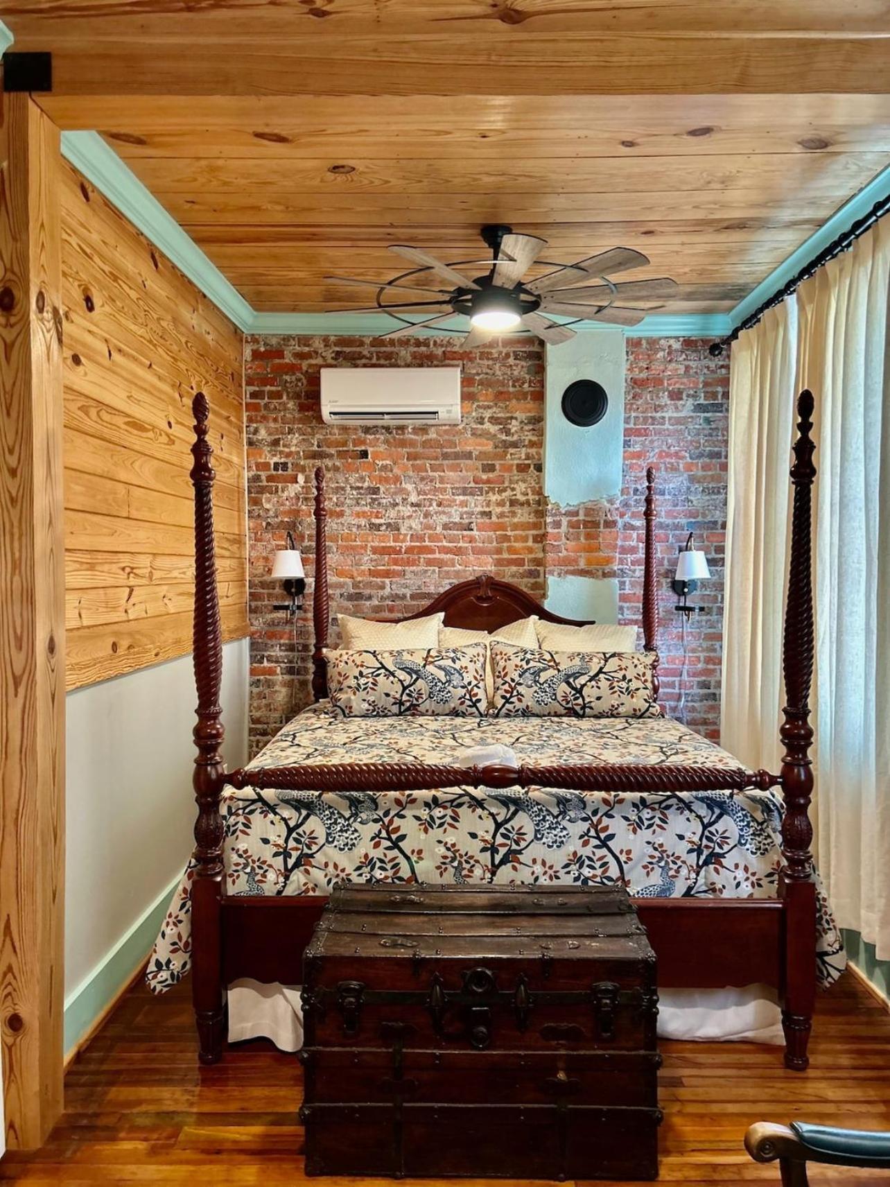 Chipley'S Squareview Inn Carthage Экстерьер фото