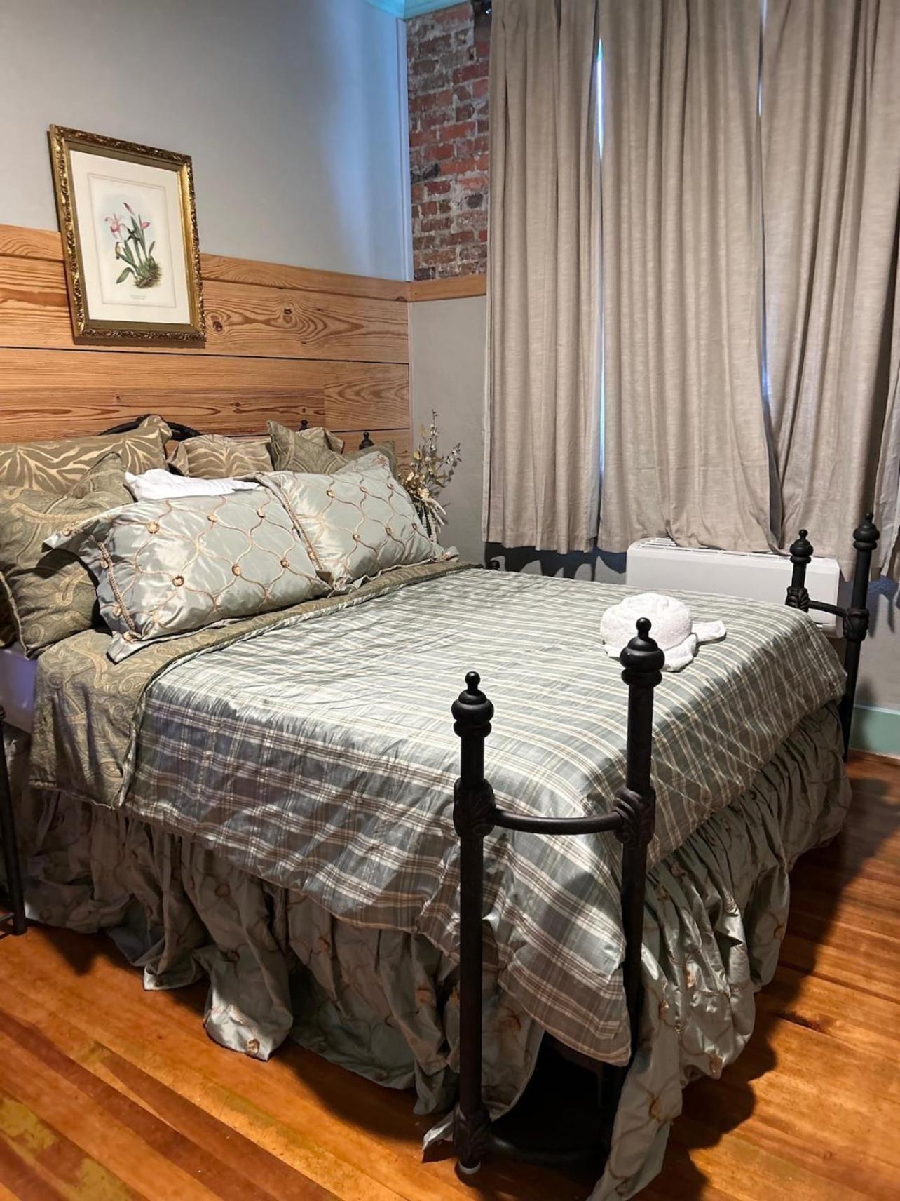 Chipley'S Squareview Inn Carthage Экстерьер фото