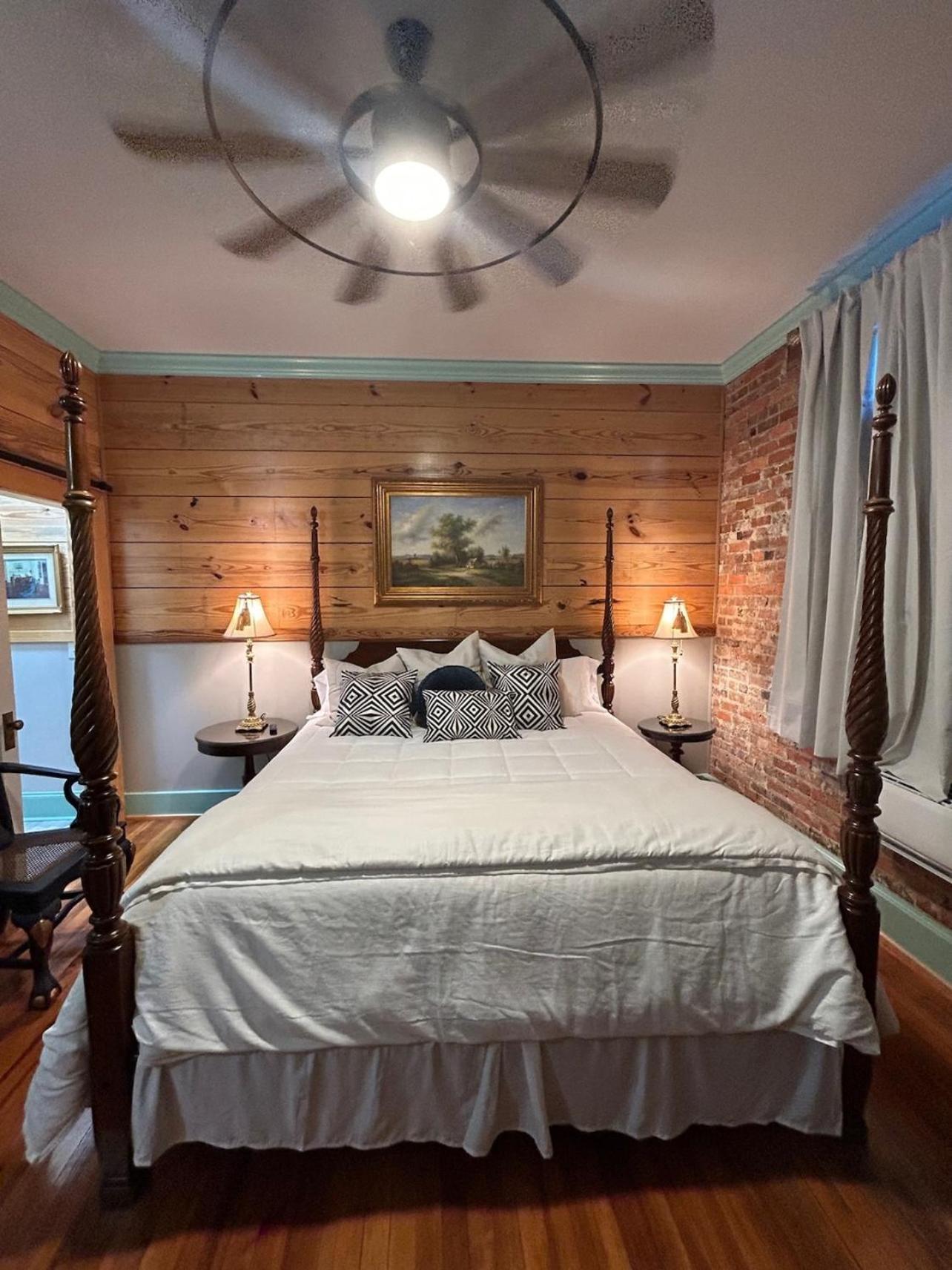 Chipley'S Squareview Inn Carthage Экстерьер фото