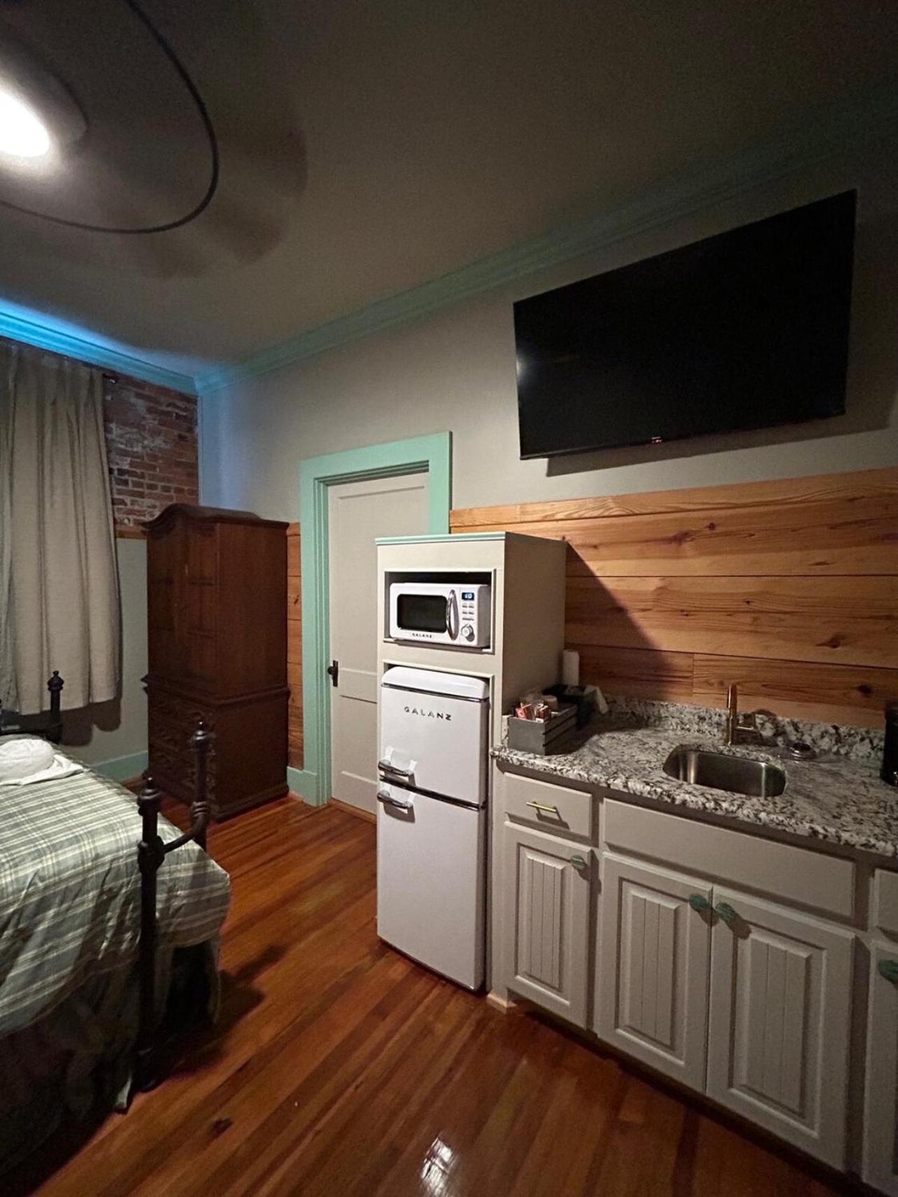 Chipley'S Squareview Inn Carthage Экстерьер фото