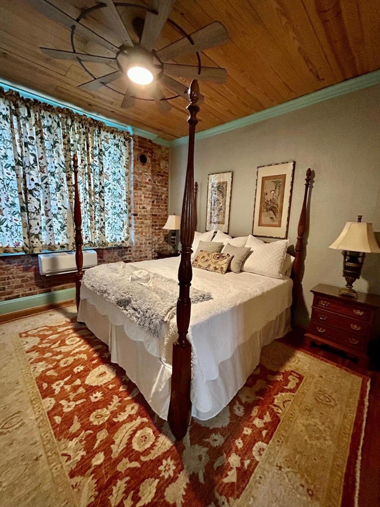 Chipley'S Squareview Inn Carthage Экстерьер фото