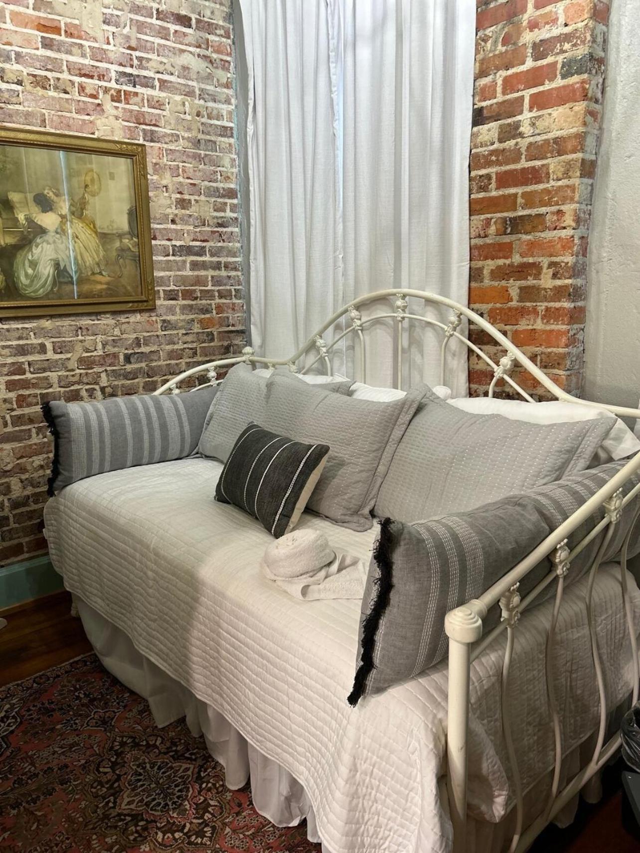 Chipley'S Squareview Inn Carthage Экстерьер фото