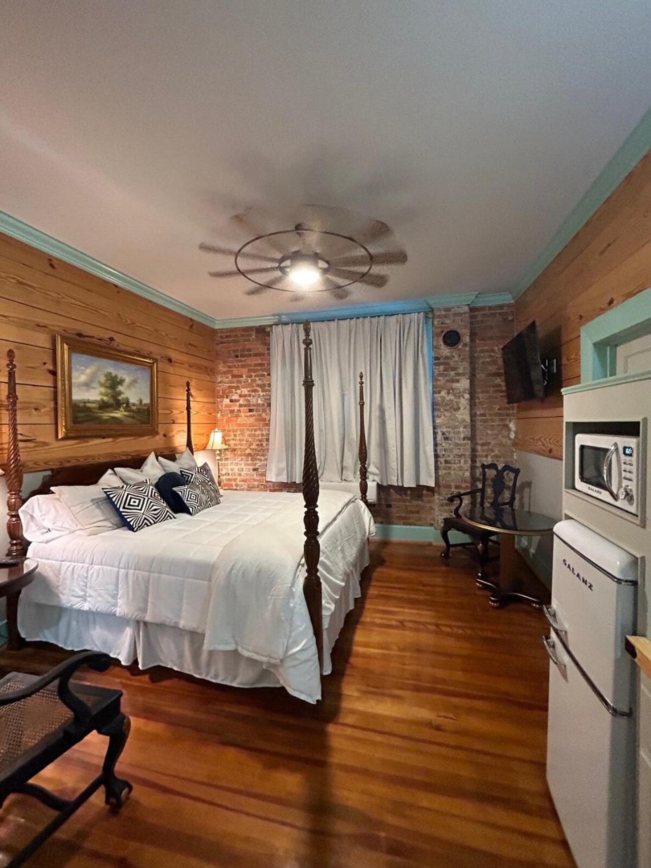 Chipley'S Squareview Inn Carthage Экстерьер фото
