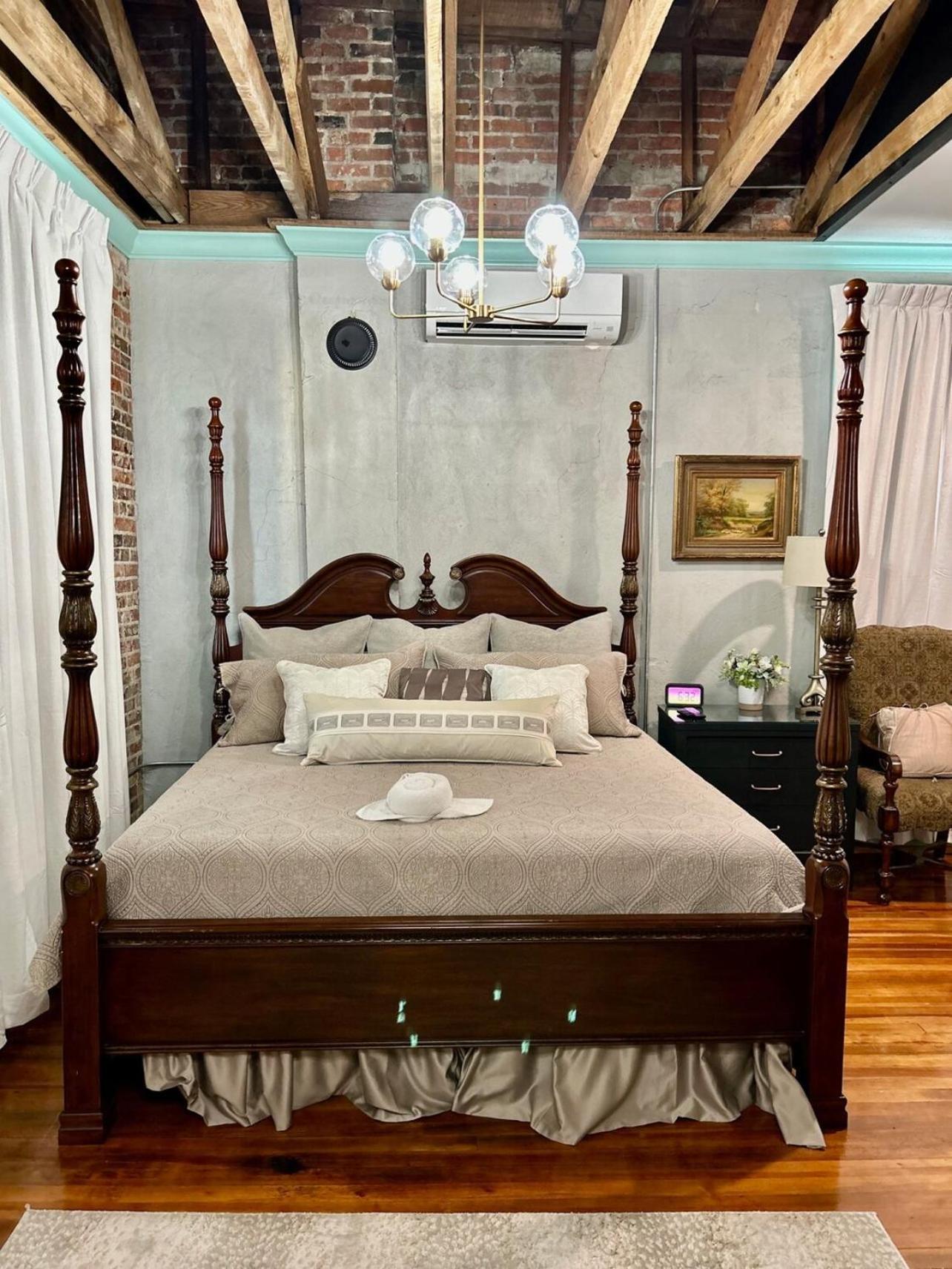 Chipley'S Squareview Inn Carthage Экстерьер фото